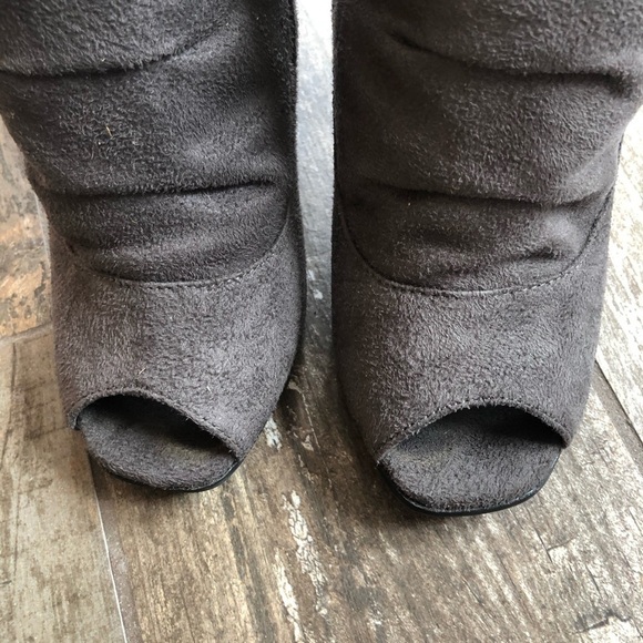 MOSSIMO faux suede scrunched shootie bootie peep toe heels size 6 - Picture 4 of 9